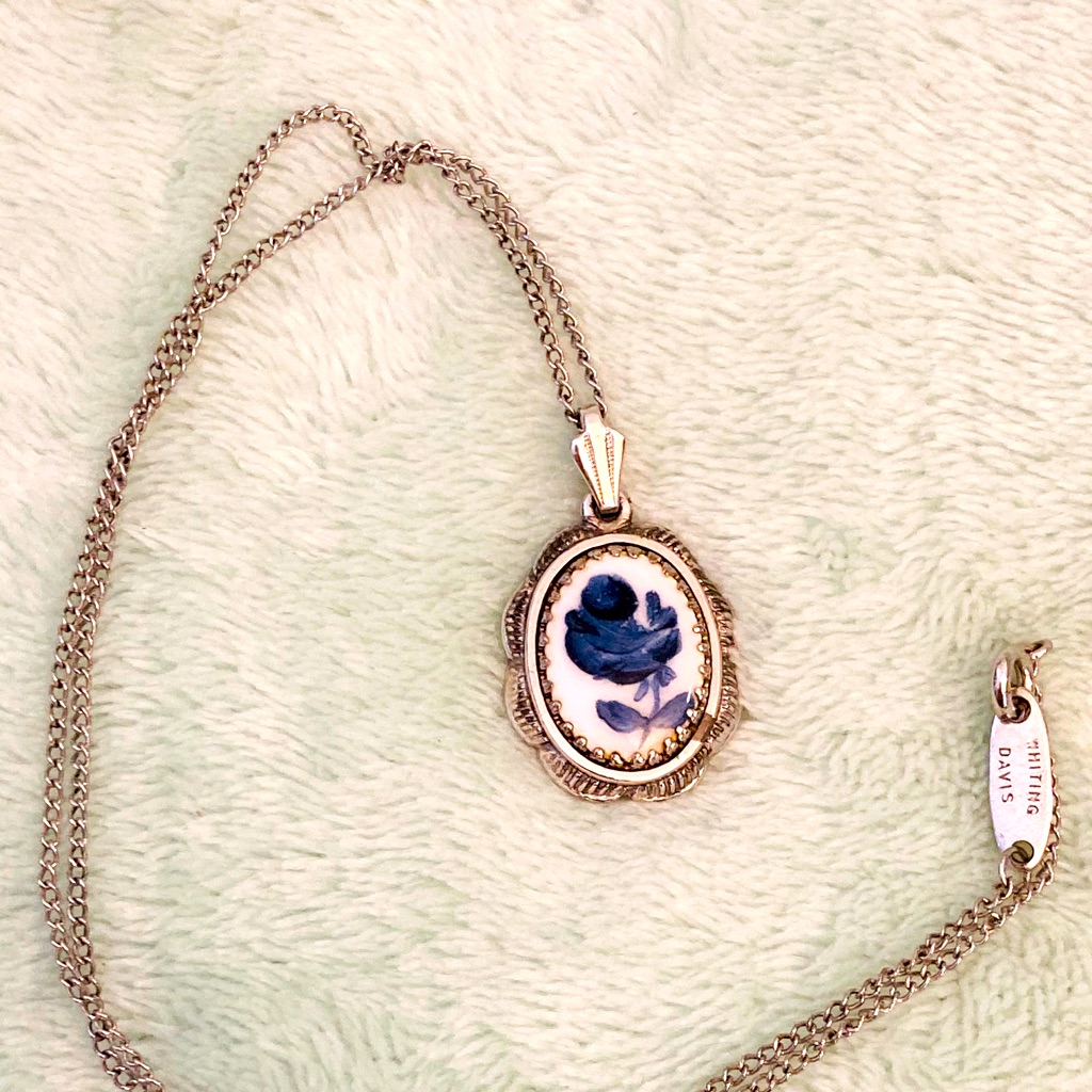 Whiting Davis Blue Willow Style Pendant 20$